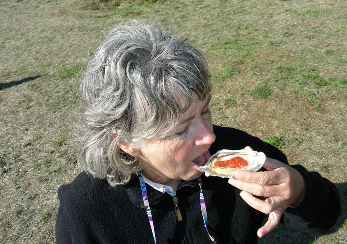 Eating the fresh oyster